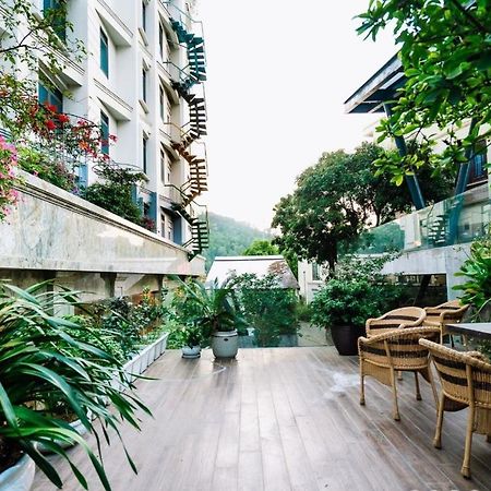 הלונג Lake Hills Hotel מראה חיצוני תמונה