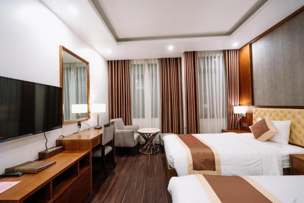 הלונג Lake Hills Hotel מראה חיצוני תמונה
