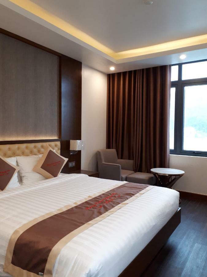 הלונג Lake Hills Hotel מראה חיצוני תמונה