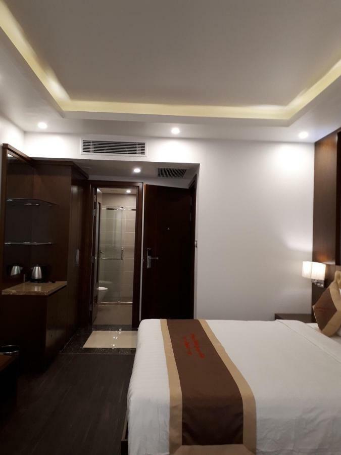 הלונג Lake Hills Hotel מראה חיצוני תמונה